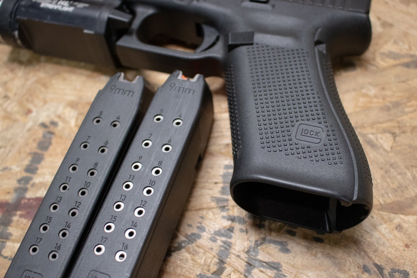 GLOCK 17 Gen5 9mm Police Trade-In Pistols with TLR Light and Extra Mag